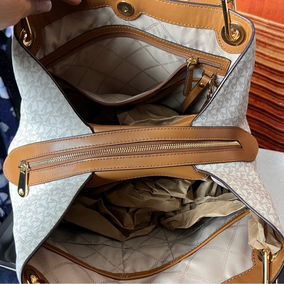 Michael Kors Signature Coated Canvas And Leather Raven Shoulder Bag, like new - Picture 6 of 17